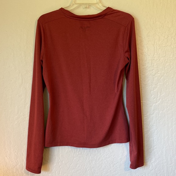 Radiant rust long sleeve poly/spandex blend long sleeve top w/thumb holes by REI - Picture 6 of 6